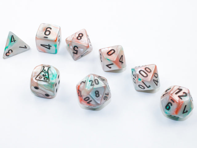 Chessex Lab Dice: Lustrous Sea Shell/Black